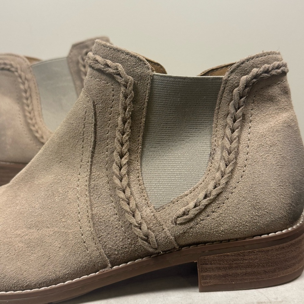 Earth Etnika Bootie, 10W, Taupe color, NWOT - Picture 4 of 15